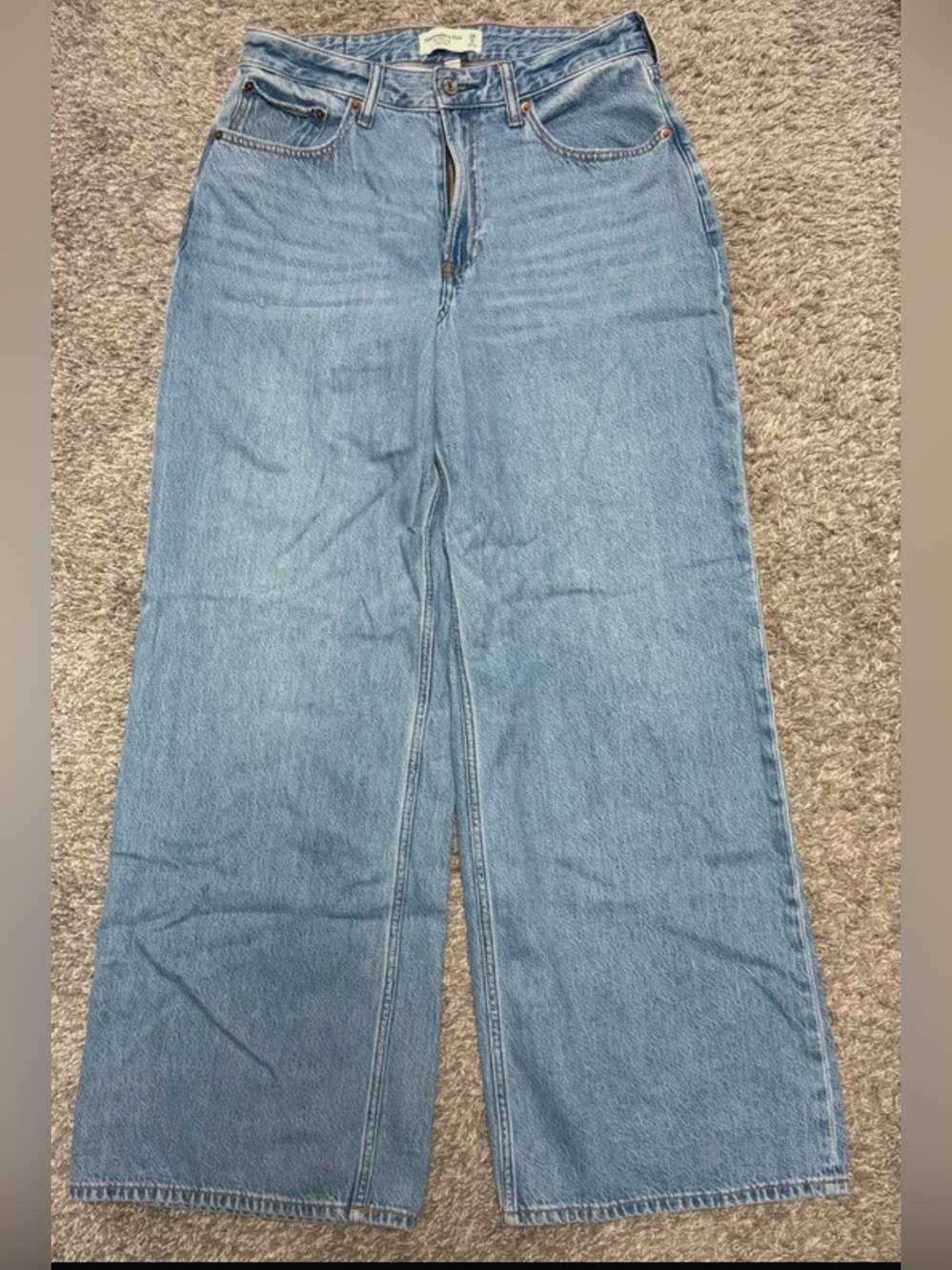 EUC Women’s Abercrombie & Fitch The Wide Leg High Rise Jean, Size 28/6